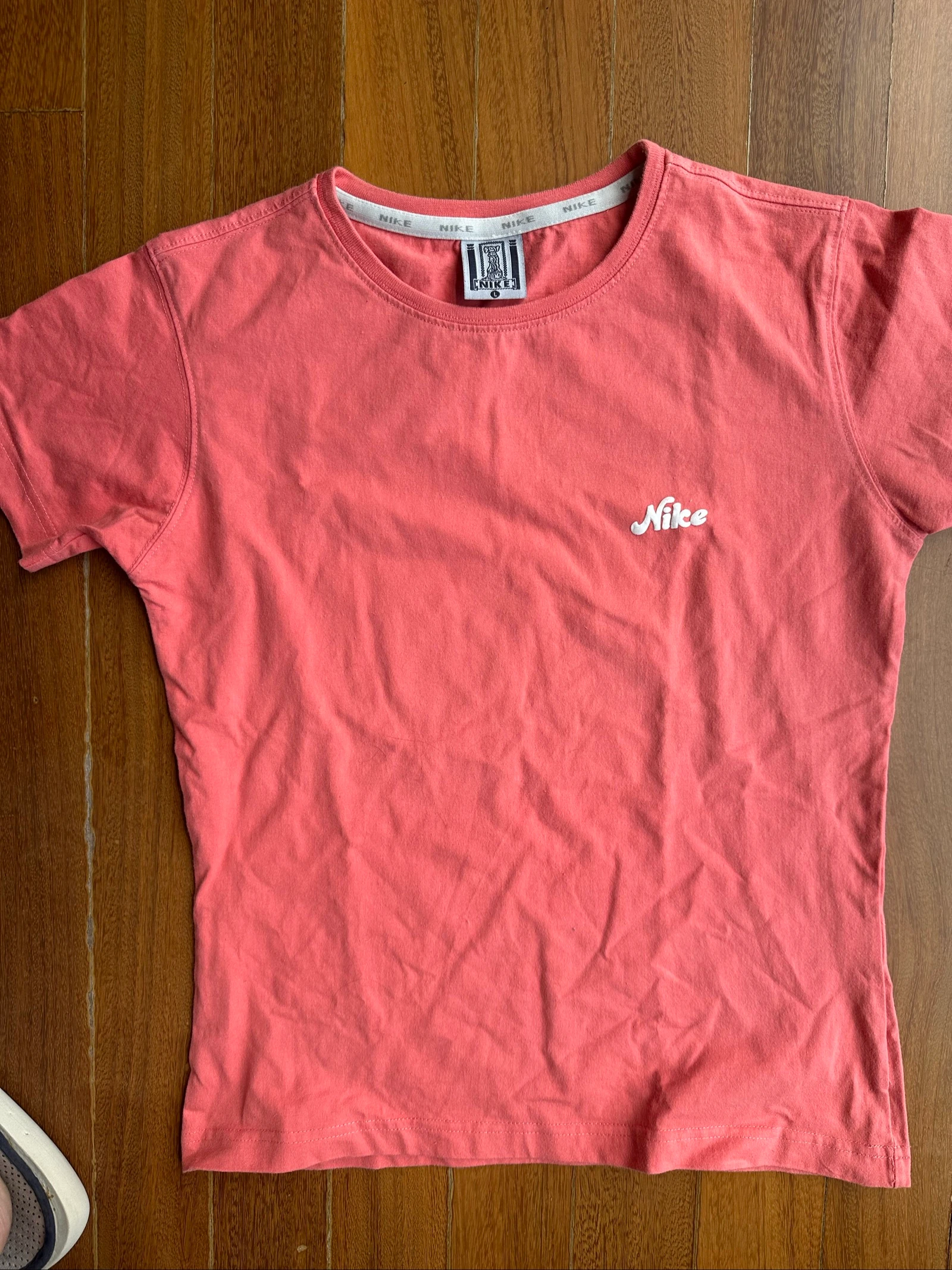 Camiseta Nike color coral talla L